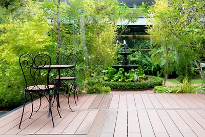 4 Ways to Dress Up Your Deck